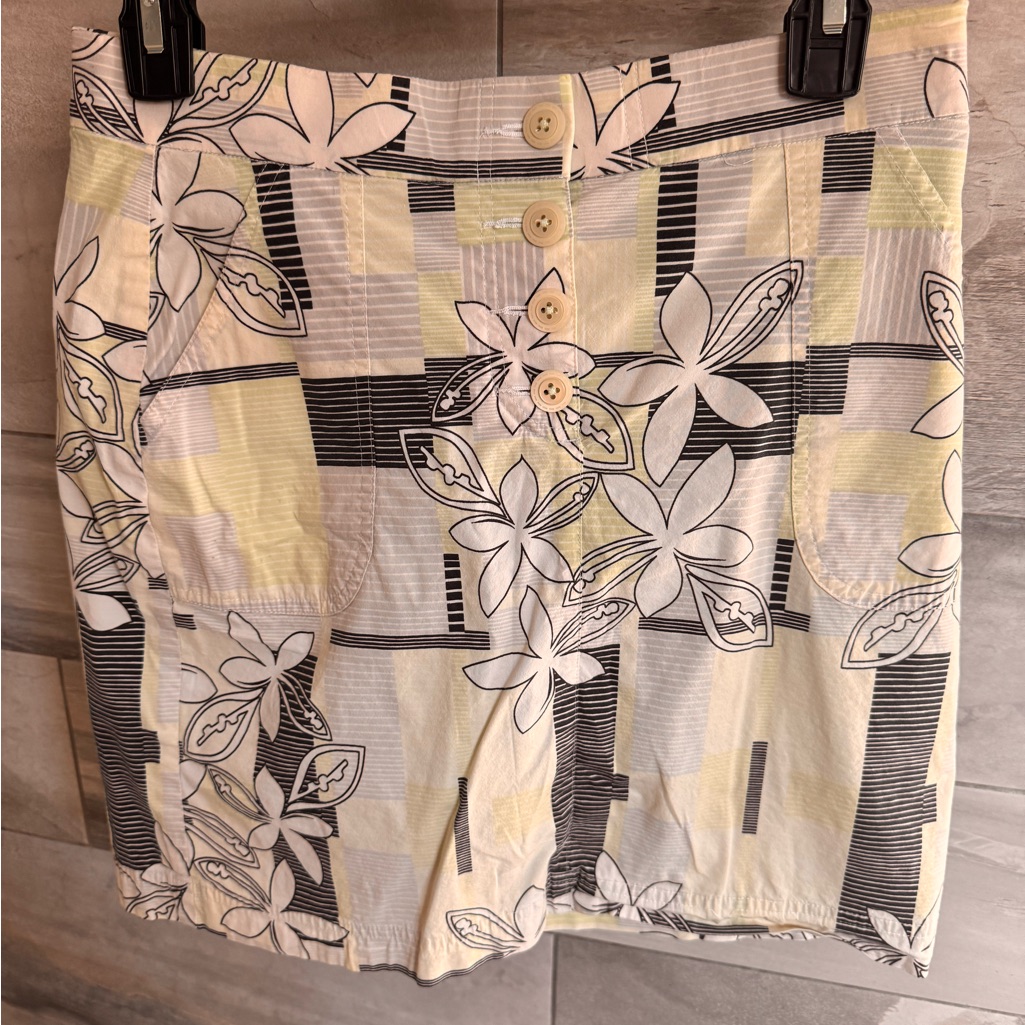 Tommy Bahama Green And Black Floral Golf Skirt